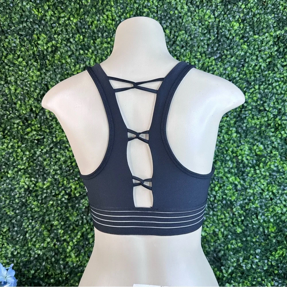 Black strapy back‎ sport bra